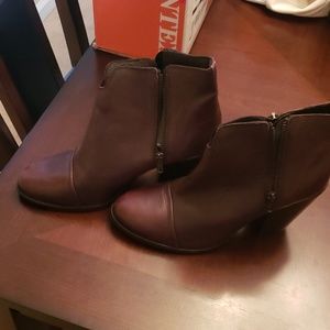 NWOT Boemos Leather Boots. Made in Italy.